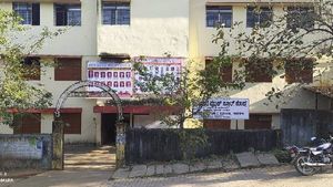 ಸ್ಕಾರ್ಫ್, ಕೇಸರಿ ಶಾಲು ವಿವಾದ; ಕೊಪ್ಪ ಕಾಲೇಜು ಆವರಣದಲ್ಲಿ ಗಲಾಟೆ 