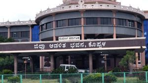 ಕೊಪ್ಪಳ ವಿಮಾನ ನಿಲ್ದಾಣ; ಸ್ಥಳ ಪರಿಶೀಲಿಸಿ ವರದಿ ತಯಾರಿಕೆಗೆ ಸೂಚನೆ