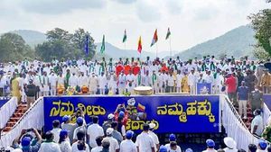 ಮೇಕೆದಾಟು ಪಾದಯಾತ್ರೆ ಆರಂಭ; ಕೋವಿಡ್ ನಿಯಮಗಳು ಗಾಳಿಗೆ 