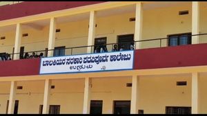  ಹಿಜಾಬ್ ಧರಿಸಿದರೆ ಕಾಂಪೌಂಡ್ ಒಳಗೂ ಬರಬೇಡಿ; ಉಡುಪಿ ಕಾಲೇಜು ಸಭೆಯಲ್ಲಿ ಅಂತಿಮ‌ ನಿರ್ಧಾರ
