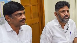  ತುಮಕೂರು: ಡಿಕೆಶಿ ಬ್ರದರ್ಸ್ ವಿರುದ್ದ ಕಾಂಗ್ರೆಸ್ ಮುಖಂಡನ ಮೂಲಕವೇ ಬಿಜೆಪಿ ಭರ್ಜರಿ ರಣತಂತ್ರ?