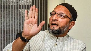 ಯುಪಿ ಕದನ: AIMIM 'ಭಾಗಿದರಿ ಪರಿವರ್ತನ್ ಮೋರ್ಚಾ' ಆರಂಭ, 2 ಸಿಎಂಗಳ ಭರವಸೆ