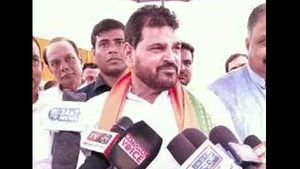 ಯುಪಿ: ಅಸಾದುದ್ದೀನ್ ಓವೈಸಿ 'ಭಗವಾನ್ ರಾಮನ ವಂಶಸ್ಥರು' ಎಂದ ಬಿಜೆಪಿ ಸಂಸದ