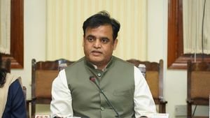 ಶಿವಮೊಗ್ಗ: ಮೃತ ಹರ್ಷನ ಕುಟುಂಬಕ್ಕೆ 10 ಲಕ್ಷ ರೂ. ನೆರವು ಘೋಷಿಸಿದ ಸಚಿವ ಅಶ್ವತ್ಥನಾರಾಯಣ