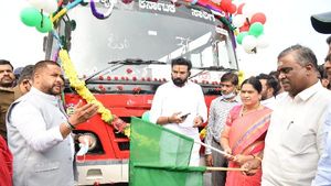 ಬಳ್ಳಾರಿ-ಸವದತ್ತಿಗೆ ನೂತನ ಬಸ್ ಸೇವೆ ಆರಂಭ 