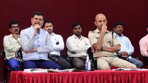 ಸೋಮವಾರ ಶಾಲೆಗಳು ಆರಂಭ; ಮೊಬೈಲ್ ಬಳಕೆ ನಿಷೇಧ 