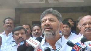 ಶಿವಮೊಗ್ಗದಲ್ಲಿ ಮಂತ್ರಿ ಮಗನೇ ಕೇಸರಿ ಶಾಲು ಹಂಚಿಕೆ ಮಾಡಿದ್ದಾನೆ ಎಂದ ಡಿಕೆ ಶಿವಕುಮಾರ್ 