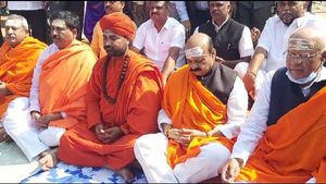 ಸಿಎಂ ಕಾರಿಗೆ ಮುತ್ತಿಗೆ ಯತ್ನ; ಪೊಲೀಸರ ಜೊತೆ ಮಾತಿನ ಚಕಮಕಿ 