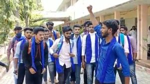  ಚಿಕ್ಕಮಗಳೂರು: ಹಿಜಾಬ್ ಆಯ್ತು, ಕೇಸರಿ ಆಯ್ತು; ಇದೀಗ ನೀಲಿ ಶಾಲು ಸರದಿ