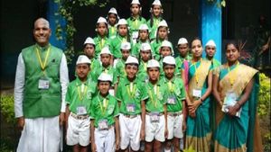 ಚಾಮರಾಜನಗರದ ಈ ಸರ್ಕಾರಿ ಶಾಲೆಯಲ್ಲಿ ಶಿಕ್ಷಕರಿಗೂ ಸಮವಸ್ತ್ರ! 