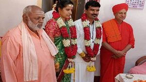 ಚಾಮರಾಜನಗರ; ಕೋವಿಡ್‌ಗೆ ಸ್ನೇಹಿತ ಬಲಿ, ವಿಧವೆ ಬಾಳಿಗೆ ಆಸರೆಯಾದ ಯುವಕ! 