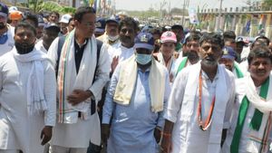 ಮೇಕೆದಾಟು ಪಾದಯಾತ್ರೆ; ಡಿಕೆಶಿ, ಸಿದ್ದರಾಮಯ್ಯ ಇತರ ನಾಯಕರ ವಿರುದ್ಧ ಎಫ್ಐಆರ್
