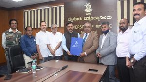 ಮೈಸೂರು; ಹಸ್ತಪ್ರತಿ, ತಾಳೆಗರಿ ಸಂರಕ್ಷಣೆಗೆ ಡಿಜಿಟಲ್ ರೂಪ! 