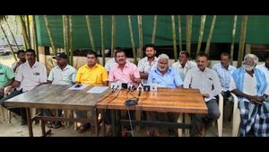 ಮಾಜಿ ಸಿಎಂ ಎಚ್‌ಡಿಕೆ ಆಪ್ತ ಬಿಜೆಪಿಗೆ, ಚನ್ನಪಟ್ಟಣದಲ್ಲಿ ಪಕ್ಷಾಂತರ ಪರ್ವ ಪ್ರಾರಂಭ 