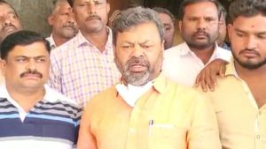 ಹಿಜಾಬ್ ವಿಚಾರದಲ್ಲಿ ರಾಜಕೀಯ ಮಾಡುವವರನ್ನು ಪಾಕ್‌ಗೆ ಕಳುಹಿಸಿ 
