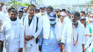 Mekedatu Padayatra 2.0 : ಮೇಕೆದಾಟು; ಬಿಡದಿ ತಲುಪಿದ ಮೊದಲ ದಿನದ ಕಾಂಗ್ರೆಸ್ ಪಾದಯಾತ್ರೆ 