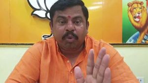 'ಯೋಗಿಗೆ ಮತ ಹಾಕಿಲ್ಲವೆಂದರೆ ಬುಲ್ಡೋಜರ್ ಎದುರಿಸಿ' ಎಂದ ಬಿಜೆಪಿ ಶಾಸಕನಿಗೆ ಇಸಿ ನೋಟಿಸ್