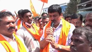 ಹರ್ಷ ಕುಟುಂಬಕ್ಕೆ 1 ಲಕ್ಷ ನೆರವು ಘೋಷಣೆ ಮಾಡಿದ ಯೋಗೇಶ್ವರ್ 