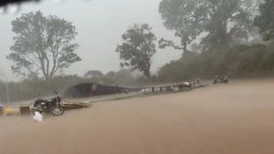 Heavy Rain: ಶಿರಸಿಯಲ್ಲಿ ಭಾರೀ ಗಾಳಿ- ಮಳೆ; ಹಾರಿಹೋದ ಮಾರಿಕಾಂಬಾ ಜಾತ್ರಾ ಚಪ್ಪರ