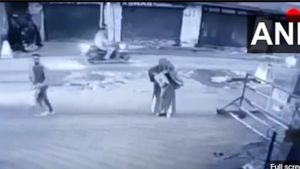 CRPF ಶಿಬಿರದಲ್ಲಿ ಪೆಟ್ರೋಲ್ ಬಾಂಬ್ ಎಸೆದು ಪರಾರಿಯಾದ ಬುರ್ಖಾಧಾರಿ ಮಹಿಳೆ 