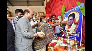 ಉಕ್ರೇನ್‌ನಲ್ಲಿ ಸಾವನ್ನಪ್ಪಿದ ನವೀನ್ ಮನೆಗೆ ಸಿಎಂ ಭೇಟಿ: 25 ಲಕ್ಷ ಪರಿಹಾರ ವಿತರಣೆ