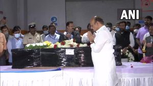 ಬೆಂಗಳೂರಿಗೆ ವಿದ್ಯಾರ್ಥಿ ನವೀನ್‌ ಪಾರ್ಥೀವ ಶರೀರ; ಸಿಎಂ ಬೊಮ್ಮಾಯಿಯಿಂದ ಅಂತಿಮ ನಮನ