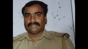  ಎಸಿಬಿ ದಾಳಿ: ಮೈಸೂರು ಸರ್ಕಲ್ ಇನ್ಸ್‌ಪೆಕ್ಟರ್ ಬಾಲಕೃಷ್ಣ ವಶಕ್ಕೆ