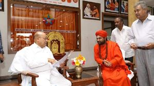  ಹರಿಹರದ ಪಂಚಮಸಾಲಿ ಪೀಠಕ್ಕೆ ಭೇಟಿ ನೀಡಿದ ರಾಜ್ಯಪಾಲರು: ಮಠದ ವಾತಾವರಣಕ್ಕೆ ಫಿದಾ!