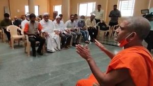  ಹಿಂದೂಗಳು ನೊಂದಿದ್ದಾರೆ, ಈಗ ನೋವು ಸ್ಫೋಟವಾಗಿದೆ: ಮುಸ್ಲಿಂ ವರ್ತಕರಿಗೆ ಪೇಜಾವರ ಶ್ರೀ ಸಂದೇಶ 