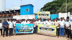  ನಯಾರ ಕಂಪೆನಿ ವಿರುದ್ಧ ತಿರುಗಿಬಿದ್ದ ಪೆಟ್ರೋಲ್ ಬಂಕ್ ಮಾಲೀಕರು; ಮೋಸದ ಆರೋಪ