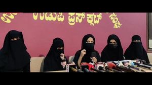 ಕುರಾನ್ ಹೇಳಿದಂತೆ ನಡೆಯುತ್ತೇವೆ, ಹಿಜಾಬ್ ಇಲ್ಲದೆ ಕಾಲೇಜಿಗೆ ಹೋಗಲ್ಲ; ಉಡುಪಿ ವಿದ್ಯಾರ್ಥಿನಿಯರು