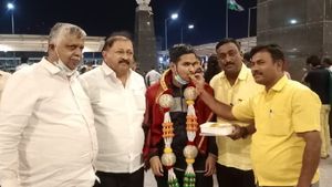 ಬಂಕರ್ ಒಳಗೆ ಕುಳಿತಿದ್ದ ಅನುಭವ ಬಿಚ್ಚಿಟ್ಟ ವಿದ್ಯಾರ್ಥಿ ಆದರ್ಶ್ 