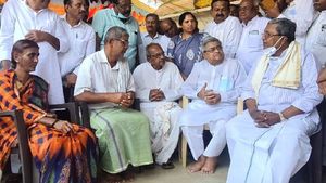 ಬೇಜವಾಬ್ದಾರಿ ಹೇಳಿಕೆ ನಿಲ್ಲಿಸಿ, ನವೀನ್‌ ಮೃತದೇಹ ತರುವ ಕೆಲಸ ಮಾಡಿ: ಸಿದ್ದರಾಮಯ್ಯ