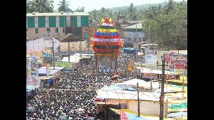 ಶಿರಸಿ ಮಾರಿಕಾಂಬಾ ಜಾತ್ರೆಗೆ ಅದ್ಧೂರಿ ಚಾಲನೆ; ಗದ್ದುಗೆಯಲ್ಲಿ ವಿರಾಜಮಾನಳಾದ ದೇವಿ 