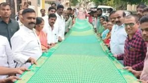 ವೈರಲ್ ಸುದ್ದಿ : ರೇಷ್ಮೆ ಸೀರೆ ಮೇಲೆ 13 ಭಾಷೆಯಲ್ಲಿ 32,200 ಬಾರಿ ಜೈ ಶ್ರೀರಾಮ್‌ ಬರೆದ ನೇಕಾರ