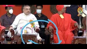 ಅಮಿತ್ ಶಾ ಜೀ, ನಮ್ ಕಡೆ ಶ್ರೀಗಳ ಮುಂದೆ ಕಾಲ್ ಮೇಲೆ ಕಾಲ್ ಹಾಕಿ ಕೂರುವ ಪದ್ದತಿಯಿಲ್ಲ!