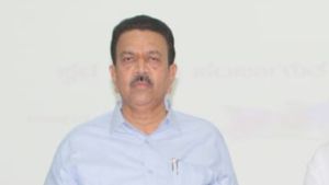 Breaking; ಸಿ. ಸಿ. ಪಾಟೀಲ್ ವಿರುದ್ಧ ದಿಂಗಾಲೇಶ್ವರ ಸ್ವಾಮೀಜಿ ಧರಣಿ 