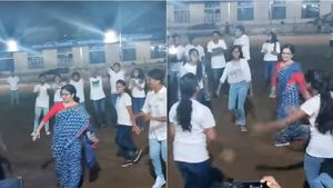 'ನಗಾಡ್ ಸಂಗ್ ಡೋಲ್' ಹಾಡಿಗೆ ನೃತ್ಯ ಮಾಡಿದ ಕೇರಳ ಜಿಲ್ಲಾಧಿಕಾರಿ 