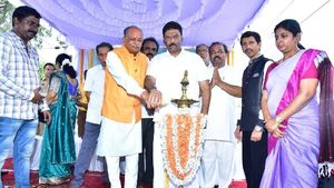 ಹೊಸಪೇಟೆ-ದಾವಣಗೆರೆ ಡೆಮು ರೈಲಿಗೆ ಚಾಲನೆ; ವೇಳಾಪಟ್ಟಿ 