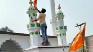 ರಾಮನವಮಿ ದಿನ ಬಿಹಾರದ ಮಸೀದಿಯ ಮೇಲೆ ಕೇಸರಿ ಧ್ವಜ ಹಾರಿಸಿದ ಗುಂಪು: ಎಫ್‌ಐಆರ್ ದಾಖಲು 