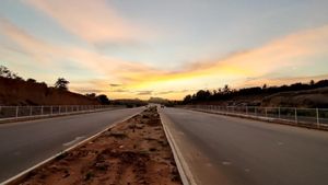 Mysuru-Bengaluru 10 Lane Road; ಎರಡು ಟೋಲ್, ವಿಶ್ರಾಂತಿ ತಾಣ 