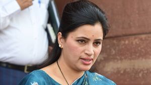 Breaking;ನವನೀತ್ ಕೌರ್ ಬಂಧನ; ವರದಿ ಕೊಡಿ ಎಂದ ಲೋಕಸಭೆ 