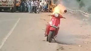 ದೋಷಯುಕ್ತ ಎಲೆಕ್ಟ್ರಿಕ್ ವಾಹನ ಉತ್ಪಾದಿಸಿದರೆ ಕಂಪನಿಗೆ 'ಭಾರೀ ದಂಡ' : ನಿತಿನ್ ಗಡ್ಕರಿ ಎಚ್ಚರಿಕೆ