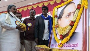  ಮೋದಿ ವಿರುದ್ದ ಆರ್ಭಟ: ವೇದಿಕೆಯಲ್ಲೇ ಸಿದ್ದರಾಮಯ್ಯಗೆ ತೀವ್ರ ಮುಜುಗರ!