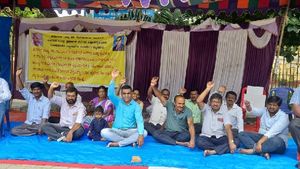 ಸಂಗೀತ ವಿವಿ ನೌಕರರ ಪ್ರತಿಭಟನೆ 50ನೇ ದಿನಕ್ಕೆ; ಸರ್ಕಾರದ ಮೌನ 
