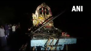 Breaking: ತಮಿಳುನಾಡಿನಲ್ಲಿ ರಥೋತ್ಸವದ ವೇಳೆ ವಿದ್ಯುತ್ ತಂತಿ ತಗುಲಿ 11 ಮಂದಿ ದುರ್ಮರಣ 
