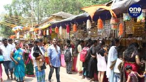  ಕೊಡಗು: ಬಸವೇಶ್ವರ ದೇವರಿಗೆ ಪೂಜೆ ಸಲ್ಲಿಸಿ ಭಾವೈಕ್ಯತೆ ಮೆರೆದ ಮುಸ್ಲಿಮರು 