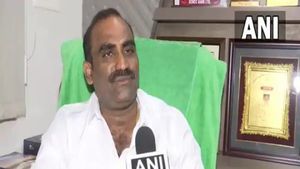  ಶಾಲೆ-ಕಾಲೇಜುಗಳಷ್ಟೇ ಅಲ್ಲ ಸಾರ್ವಜನಿಕ ಸ್ಥಳದಲ್ಲೂ ಹಿಜಾಬ್ ನಿಷೇಧ: ಬಿಜೆಪಿ ಮುಖಂಡ 