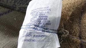 ಹಾಸನ; ಅಕ್ರಮ ಅಕ್ಕಿ ಸಾಗಾಟ, 471 ಚೀಲ ವಶಕ್ಕೆ