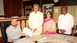 Breaking; ಪರಿಷತ್ ಫೈಟ್; ನಾಮಪತ್ರ ಸಲ್ಲಿಸಿದ ಹೊರಟ್ಟಿ 